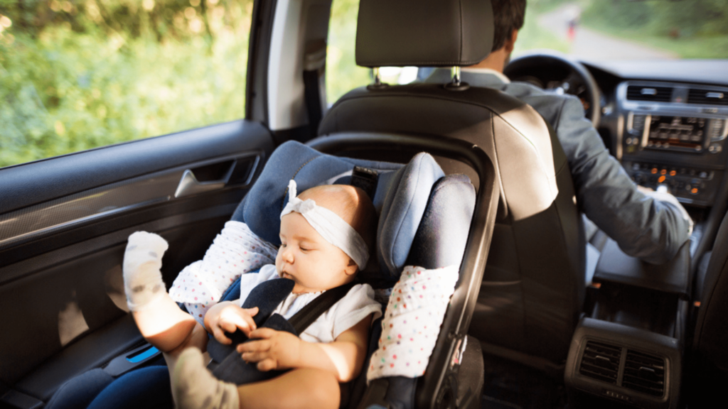 Qual a diferença entre bebê conforto e cadeirinha? Descubra!